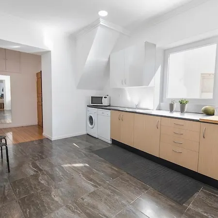 Apartment Family-friends 6br -
